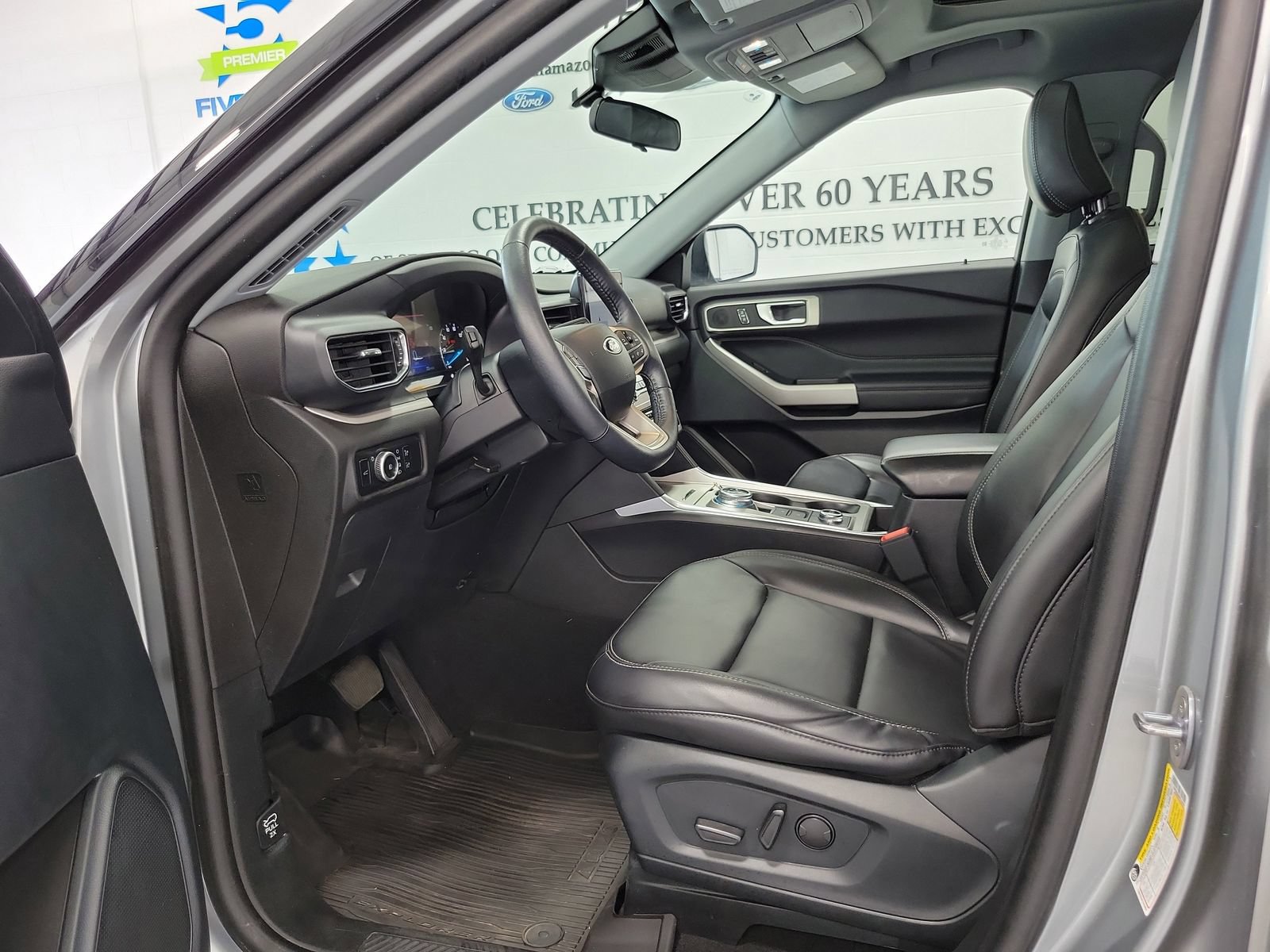 Certified 2023 Ford Explorer XLT w/ Equipment Group 202A AWD/4WD image 8