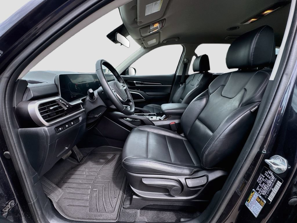Used 2025 Kia Telluride LX FWD image 21