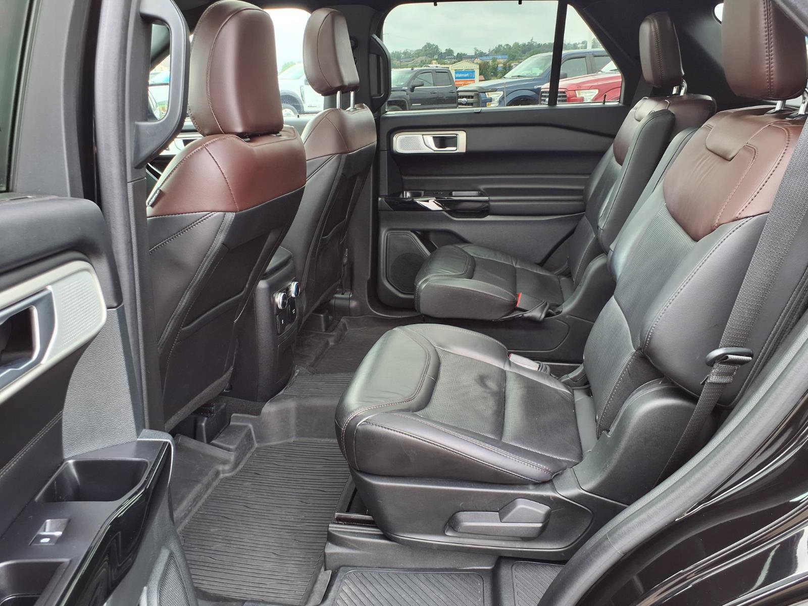 Certified 2023 Ford Explorer Platinum w/ Technology Package AWD/4WD image 9
