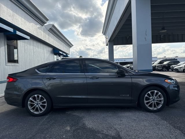 Certified 2019 Ford Fusion SE FWD image 2