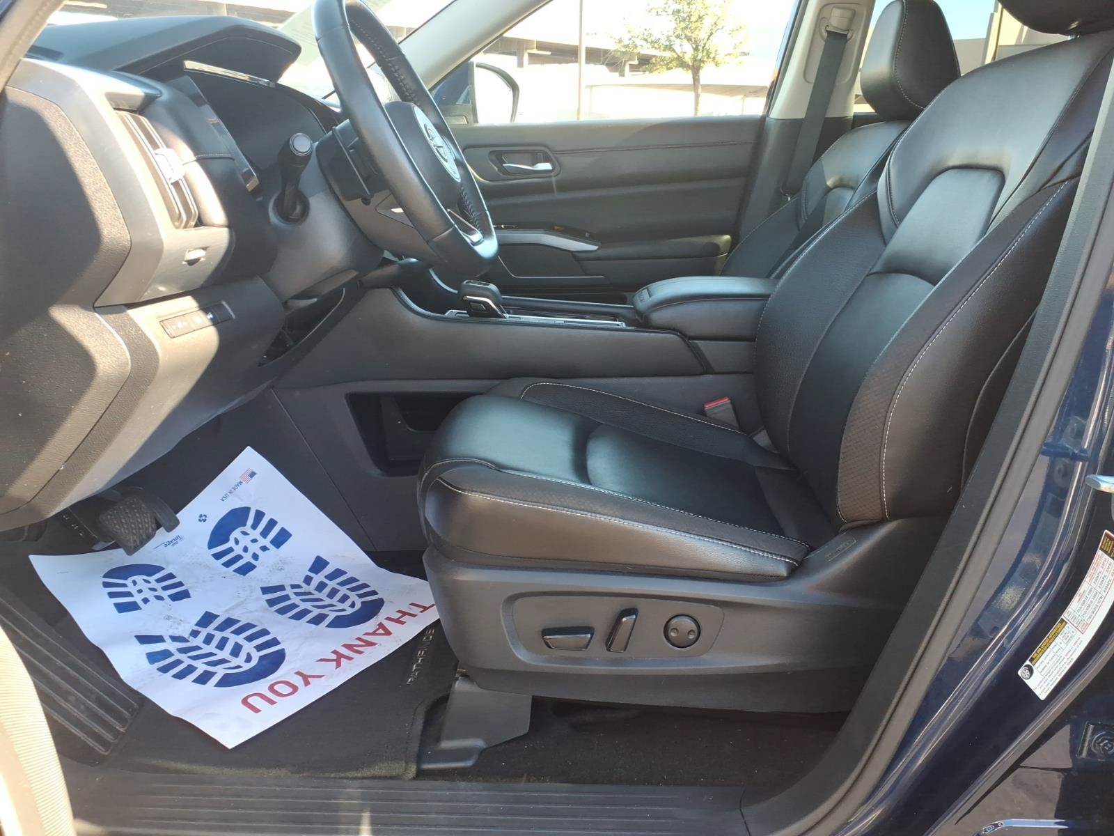 Used 2025 Nissan Pathfinder SL FWD image 22