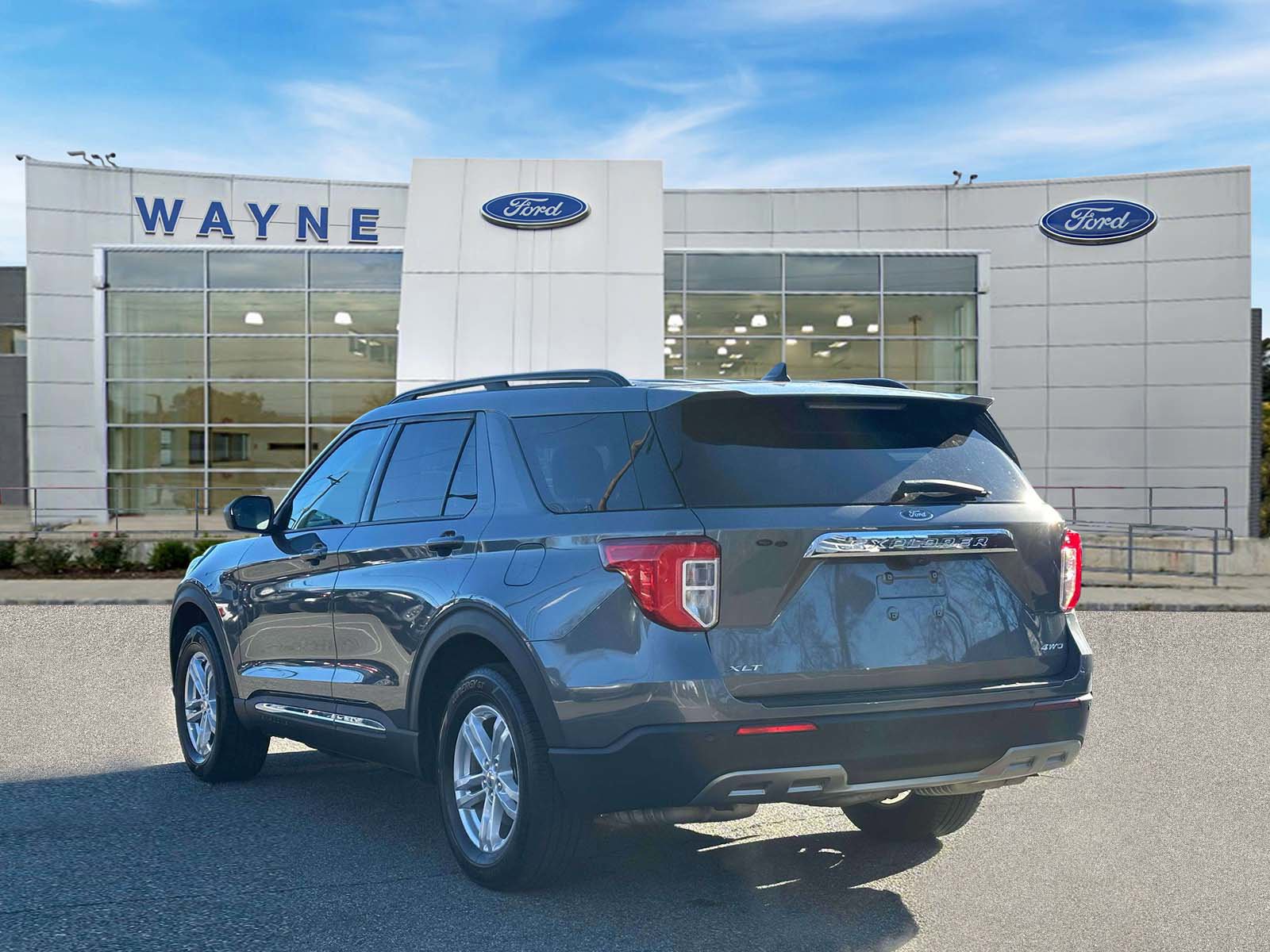 Certified 2022 Ford Explorer XLT w/ Equipment Group 202A image 3