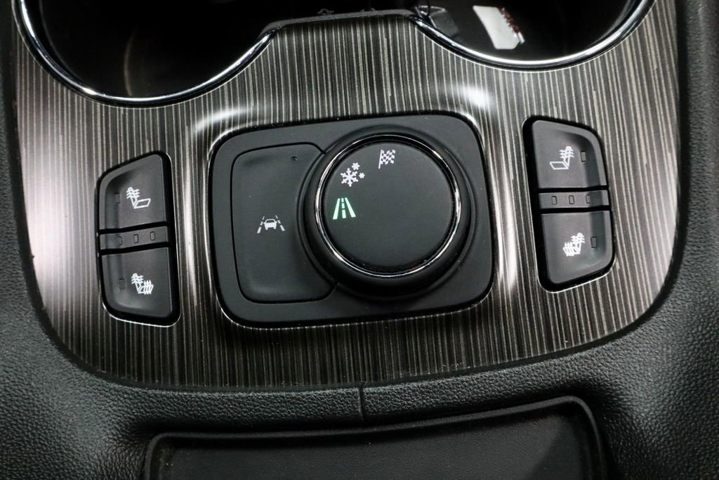 Used 2023 GMC Acadia SLT image 34