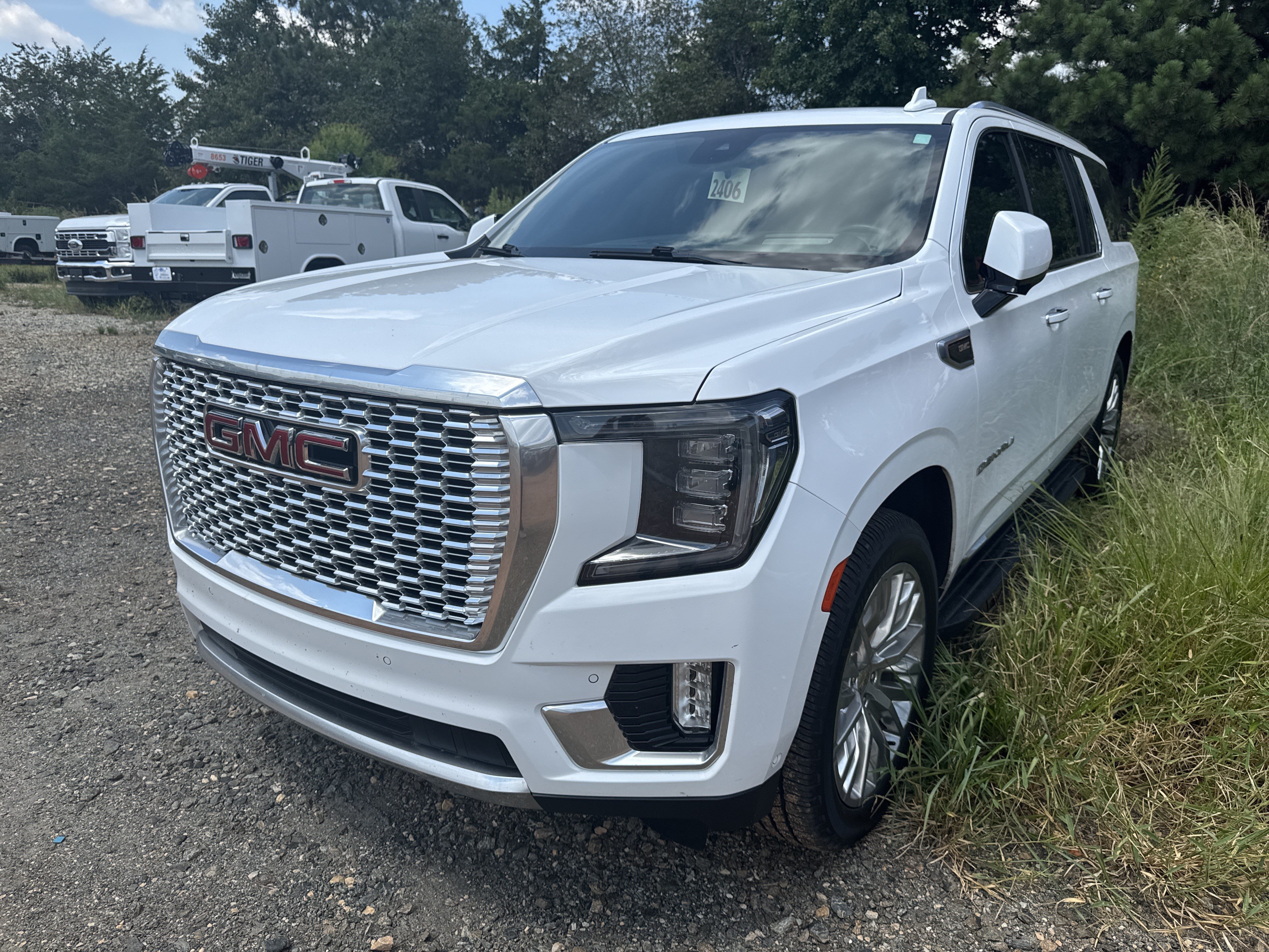 Used 2024 GMC Yukon XL Denali w/ Advanced Technology Package AWD/4WD image 2