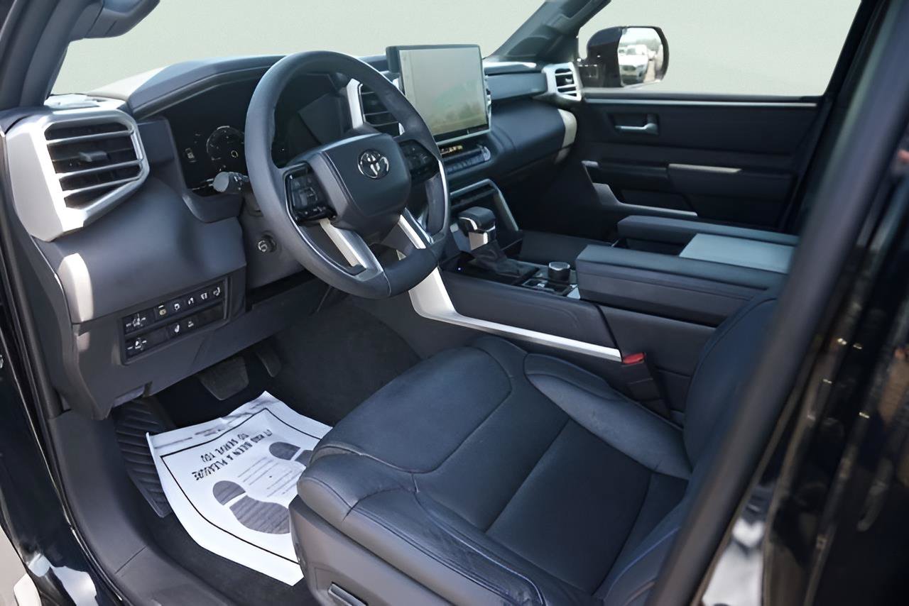 Used 2024 Toyota Sequoia Platinum AWD/4WD image 8