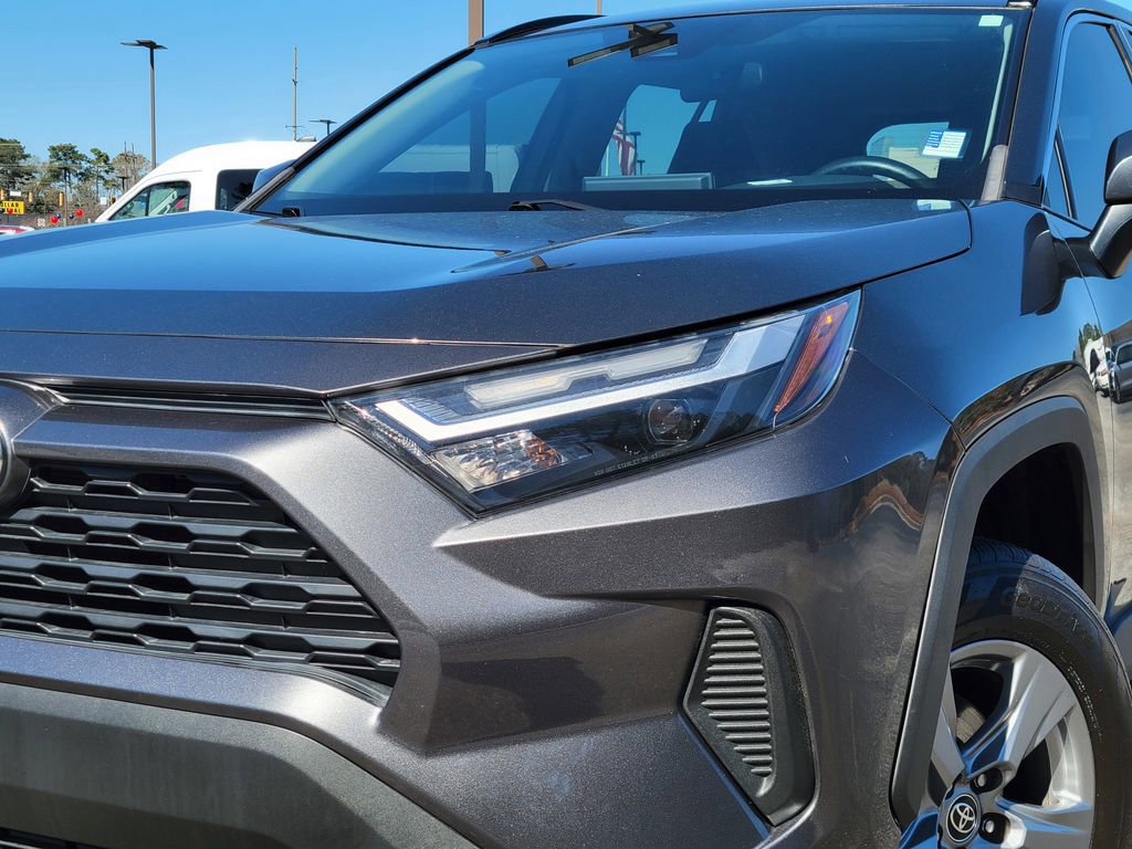 Used 2022 Toyota RAV4 XLE image 10