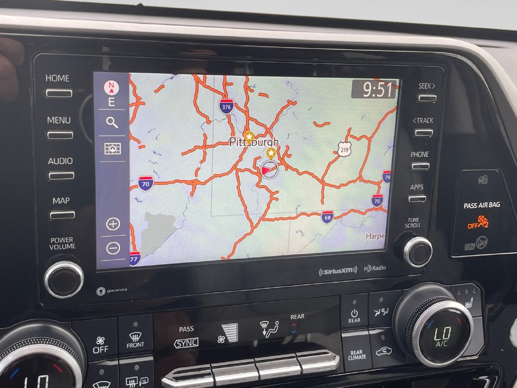 Used 2021 Toyota Highlander XLE AWD/4WD image 29