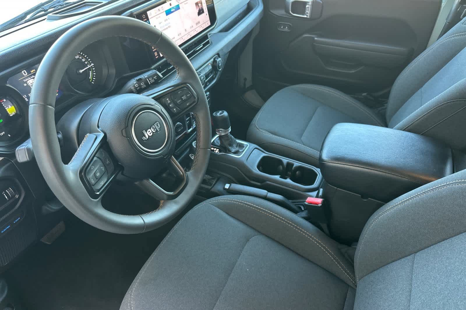 Used 2024 Jeep Wrangler Unlimited AWD/4WD image 11
