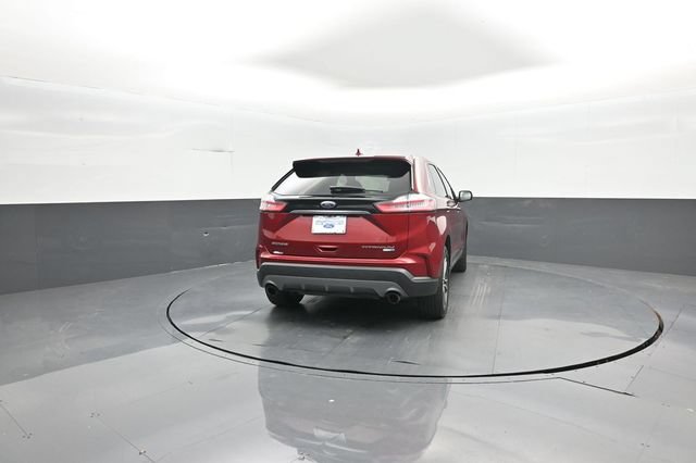 Certified 2019 Ford Edge Titanium w/ Cold Weather Package AWD/4WD image 7