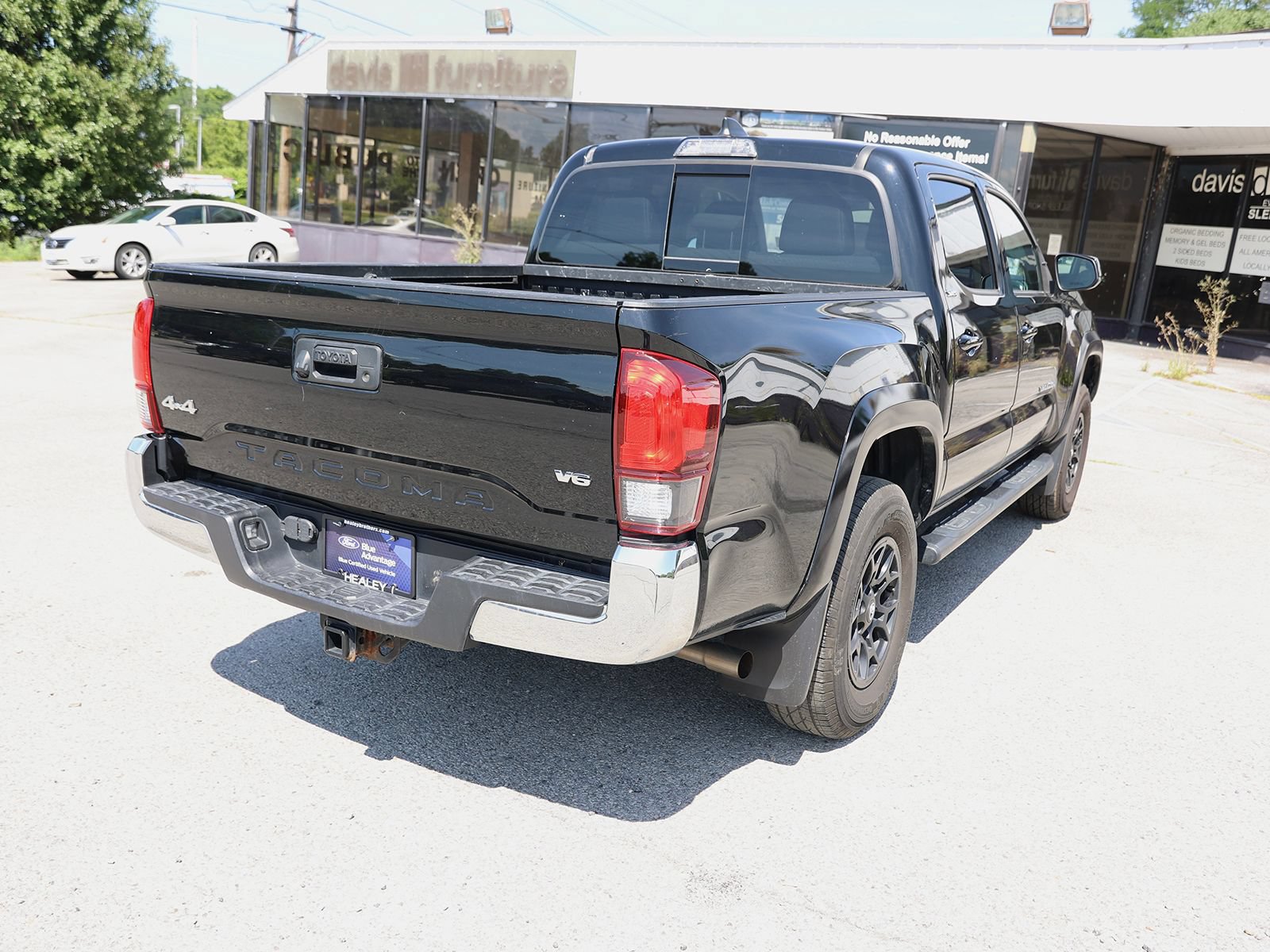 Used 2021 Toyota Tacoma SR5 AWD/4WD image 7