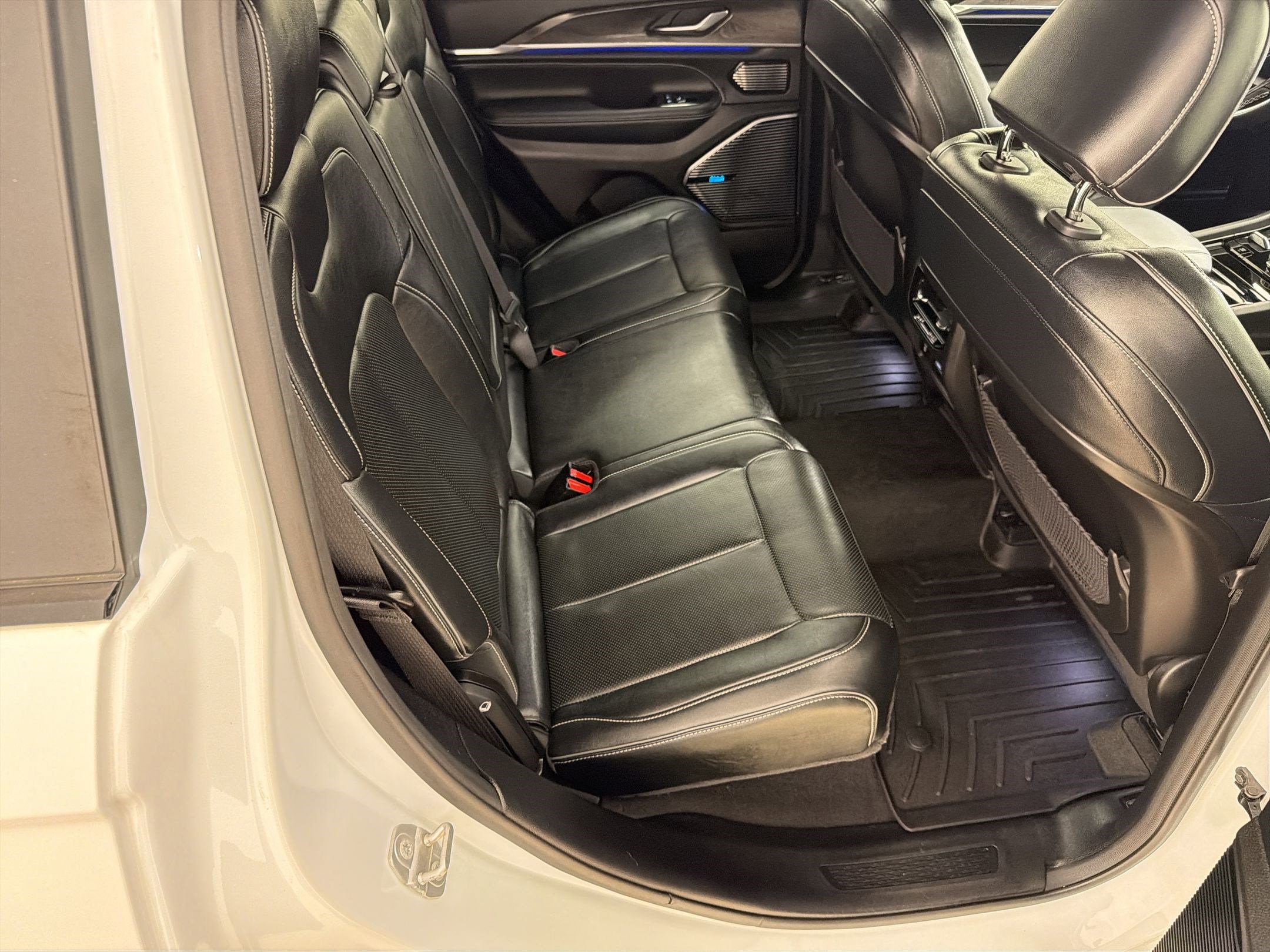 Used 2022 Jeep Grand Cherokee Overland image 28