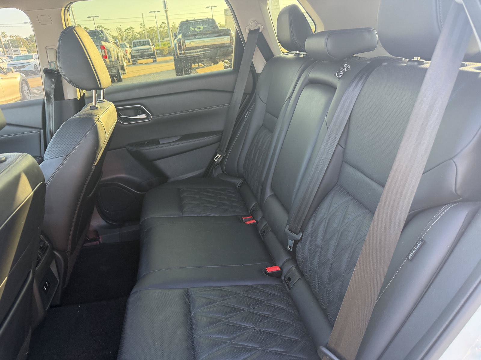 Used 2024 Nissan Rogue Platinum FWD image 10