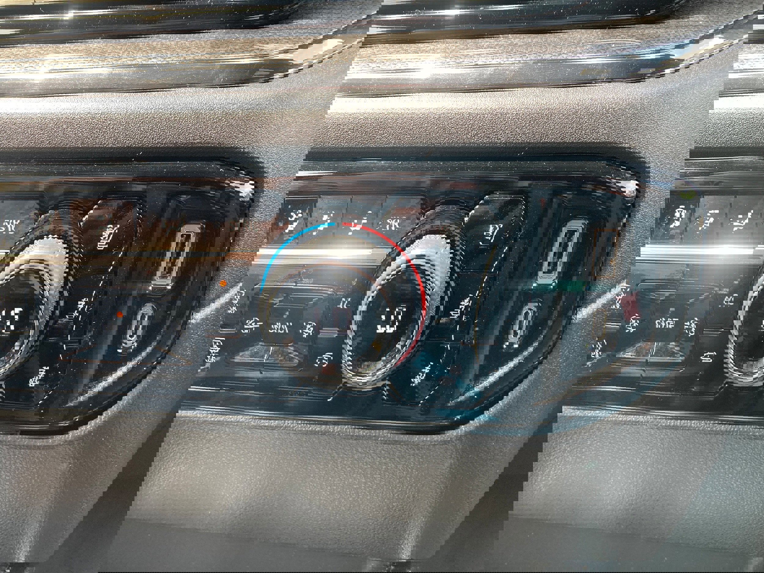 Used 2022 Chevrolet Silverado 1500 ZR2 w/ Technology Package image 21