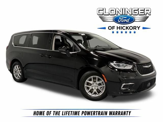 Used 2024 Chrysler Pacifica Touring-L