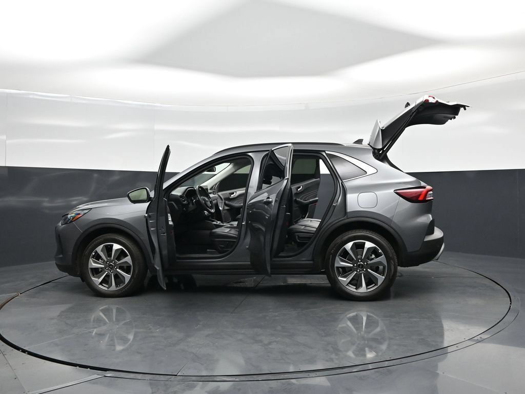 Certified 2023 Ford Escape Platinum AWD/4WD image 37