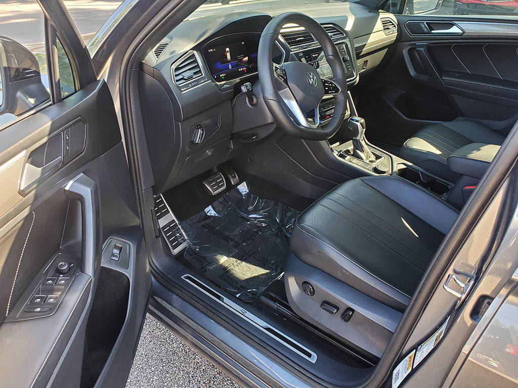 Used 2022 Volkswagen Tiguan SE R-Line AWD/4WD image 10