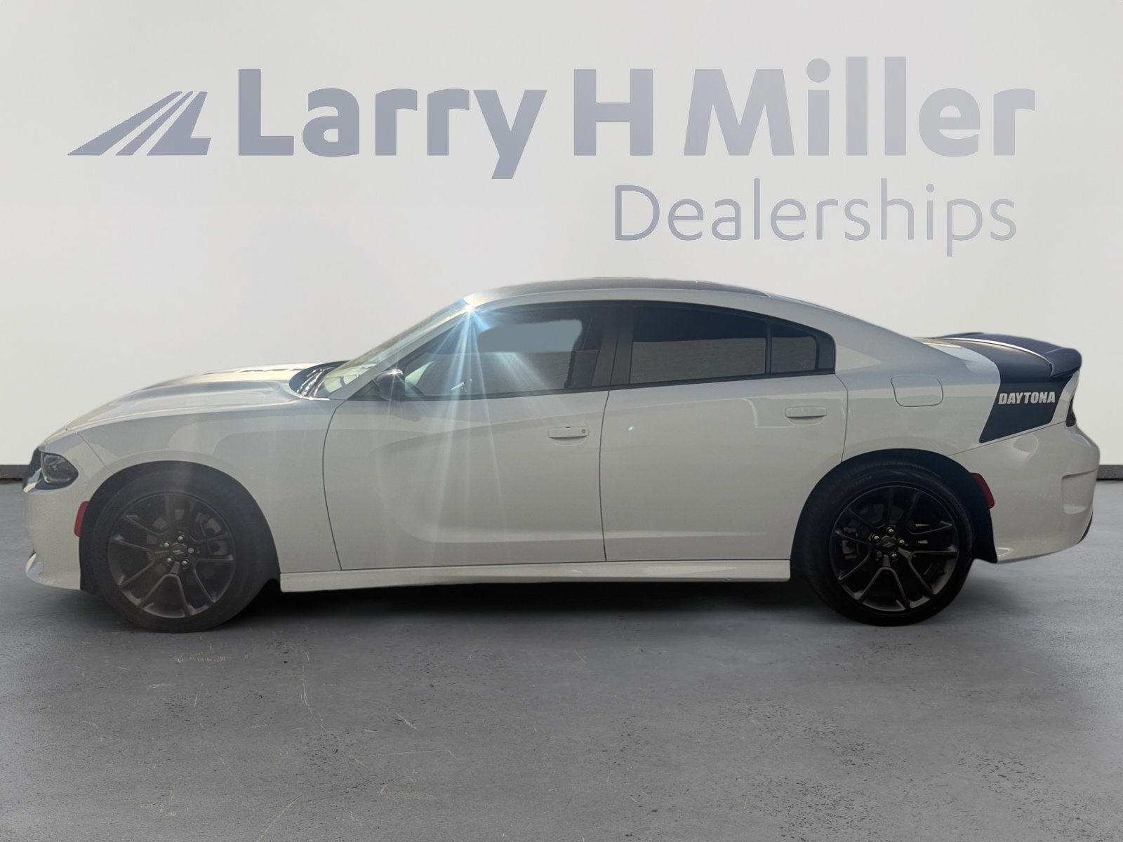 Used 2023 Dodge Charger R/T w/ Daytona Edition Group image 2