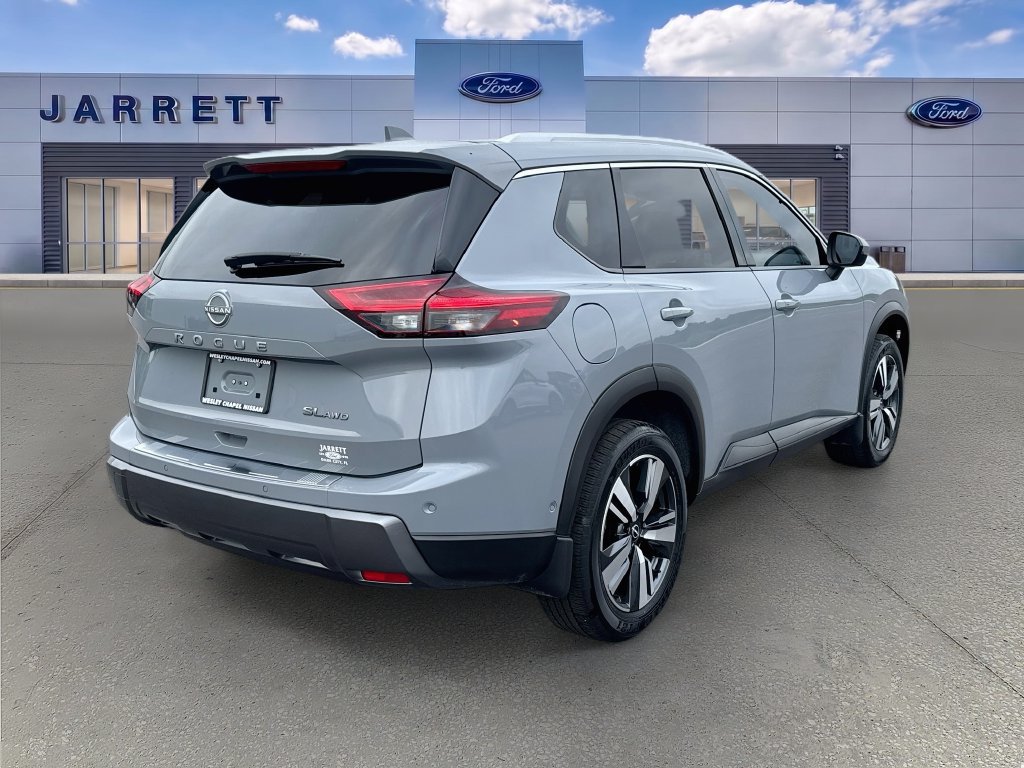 Used 2025 Nissan Rogue SL AWD/4WD image 7