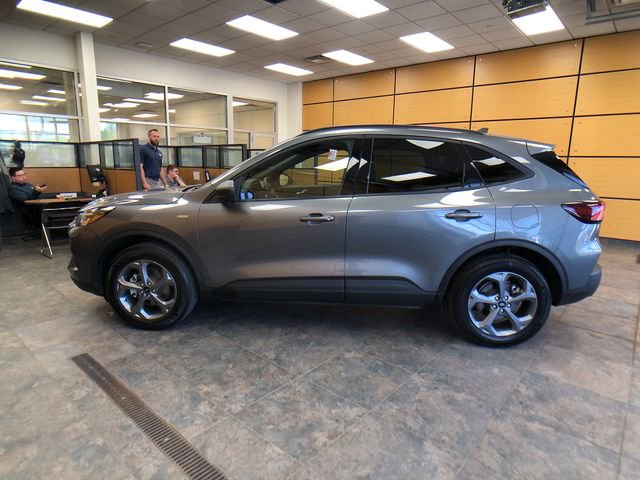 Certified 2025 Ford Escape ST-Line AWD/4WD image 4