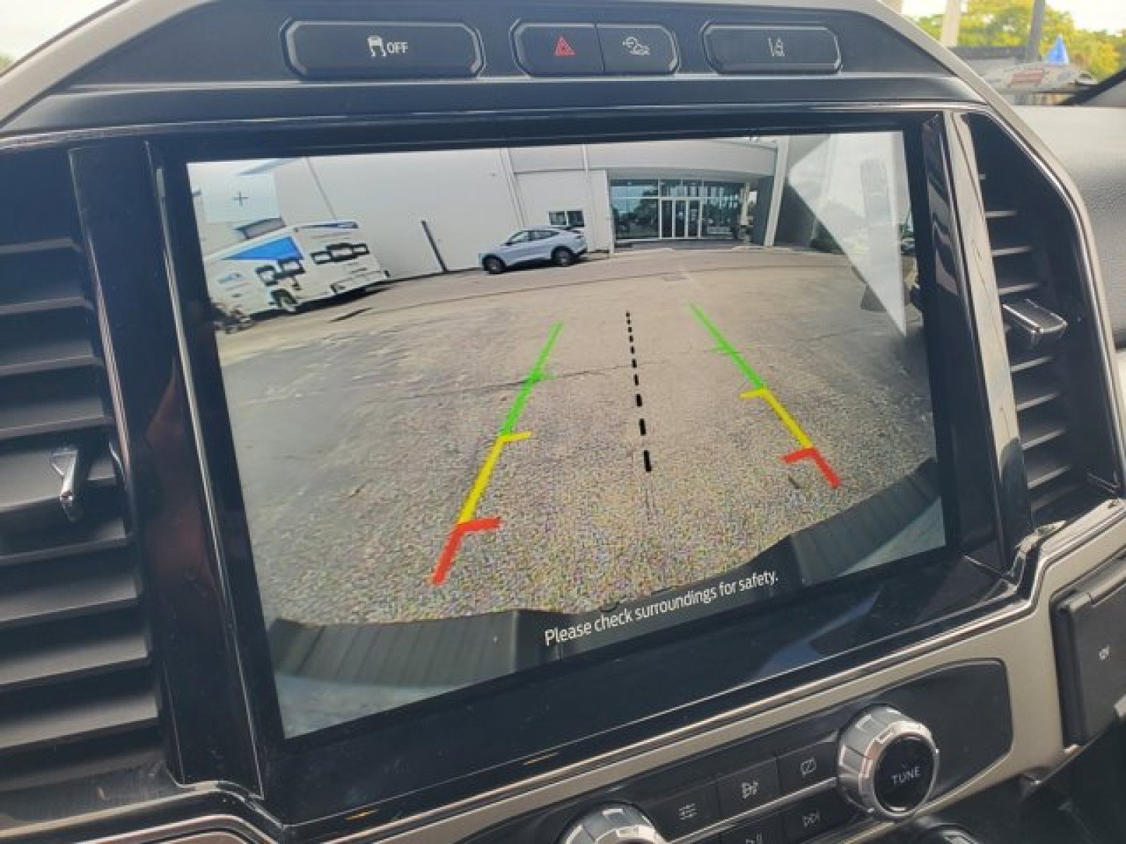 Certified 2022 Ford F250 Lariat w/ Tremor Off-Road Package image 21