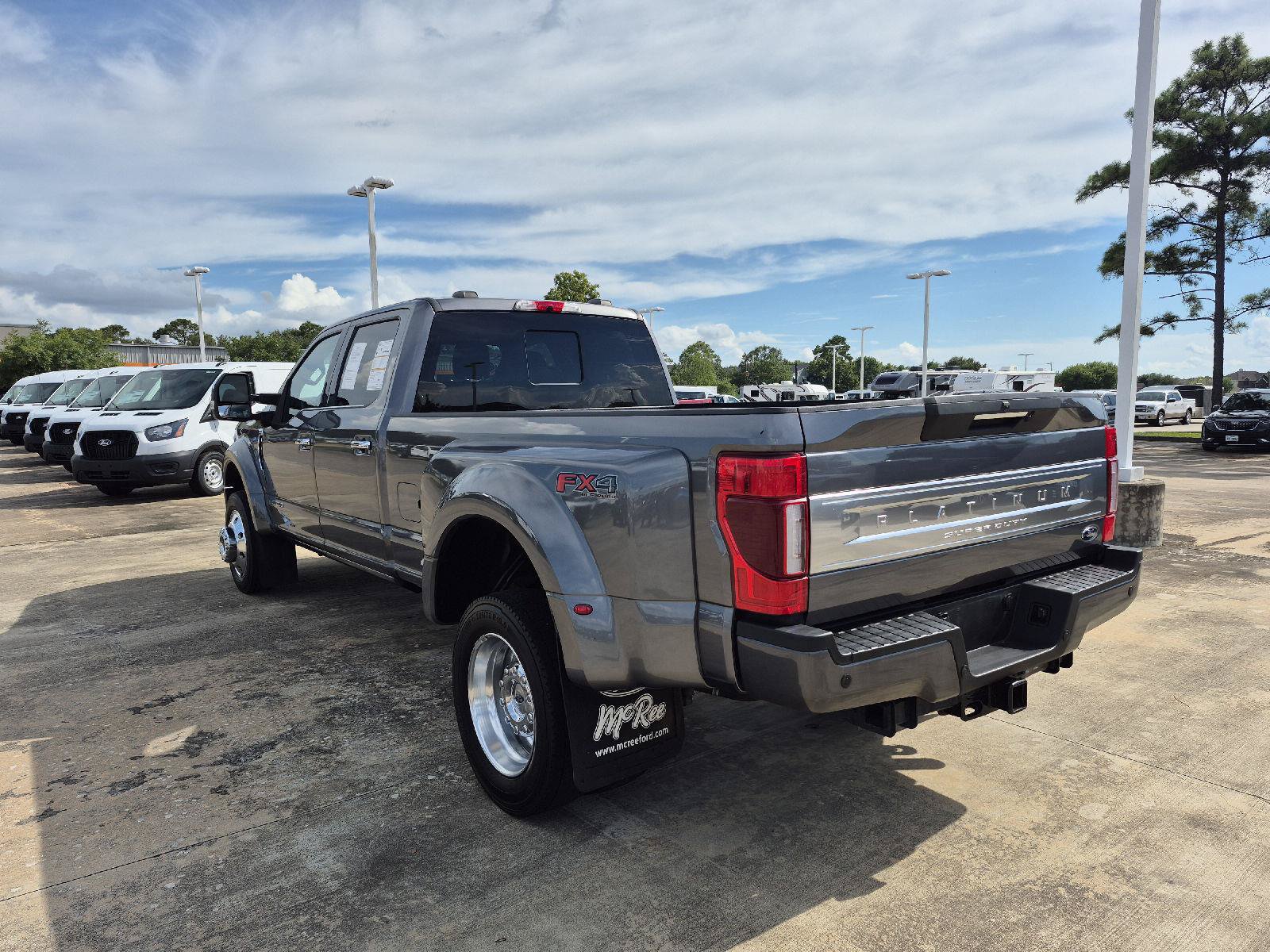 Certified 2022 Ford F450 Platinum w/ FX4 Off-Road Package AWD/4WD image 17