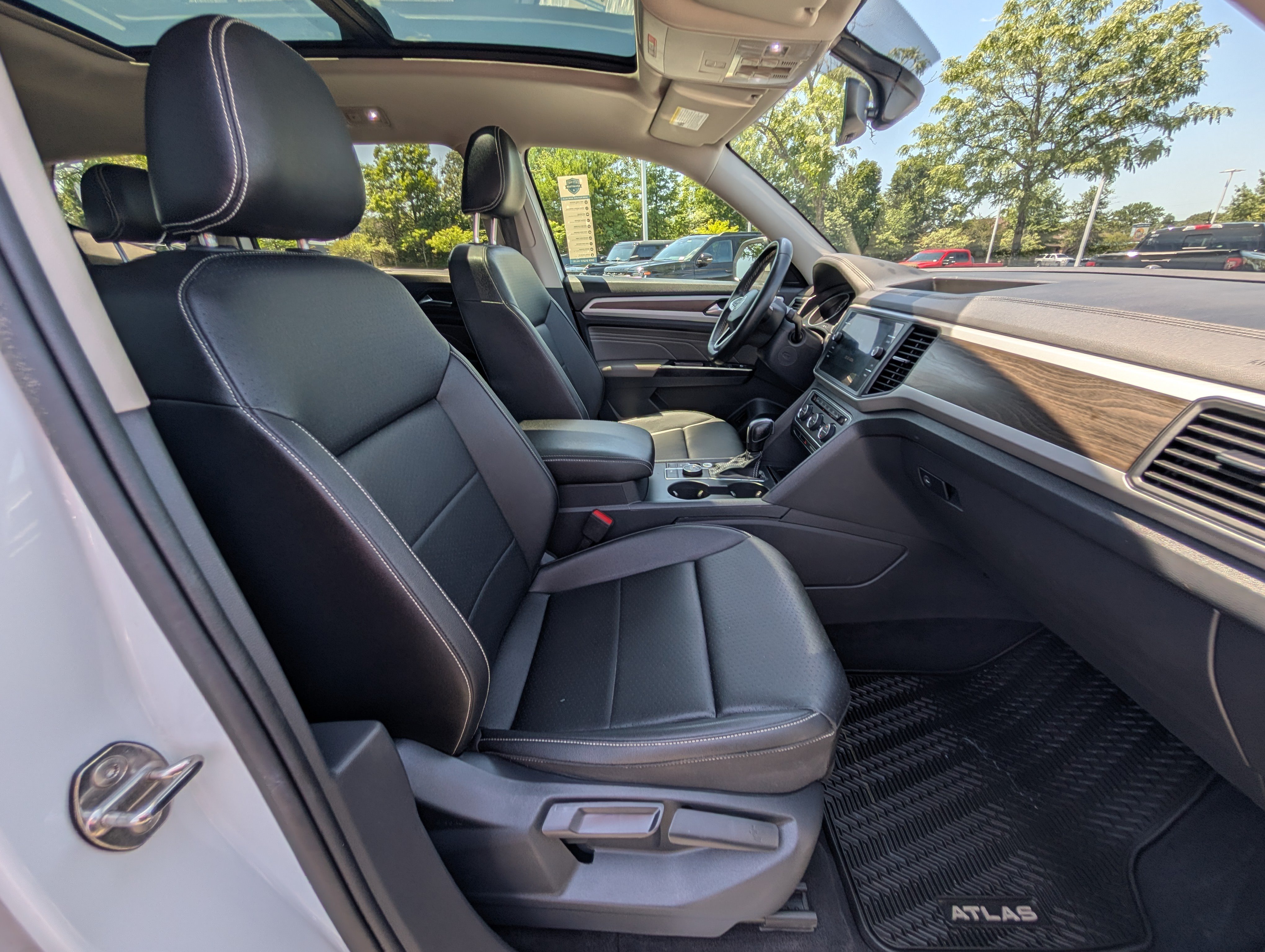 Used 2021 Volkswagen Atlas SE w/ Panoramic Sunroof Package AWD/4WD image 10