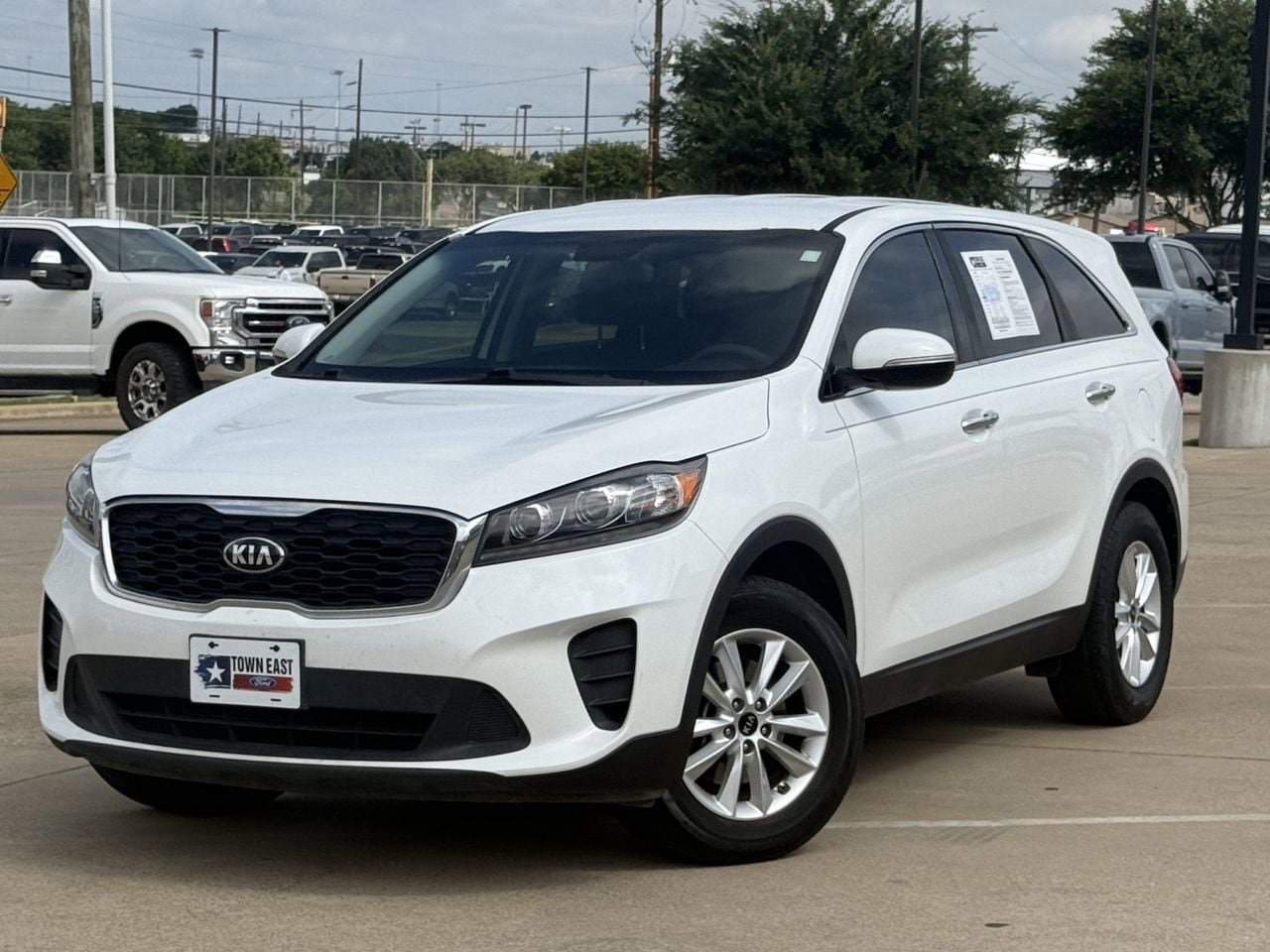 Used 2019 Kia Sorento L FWD image 2