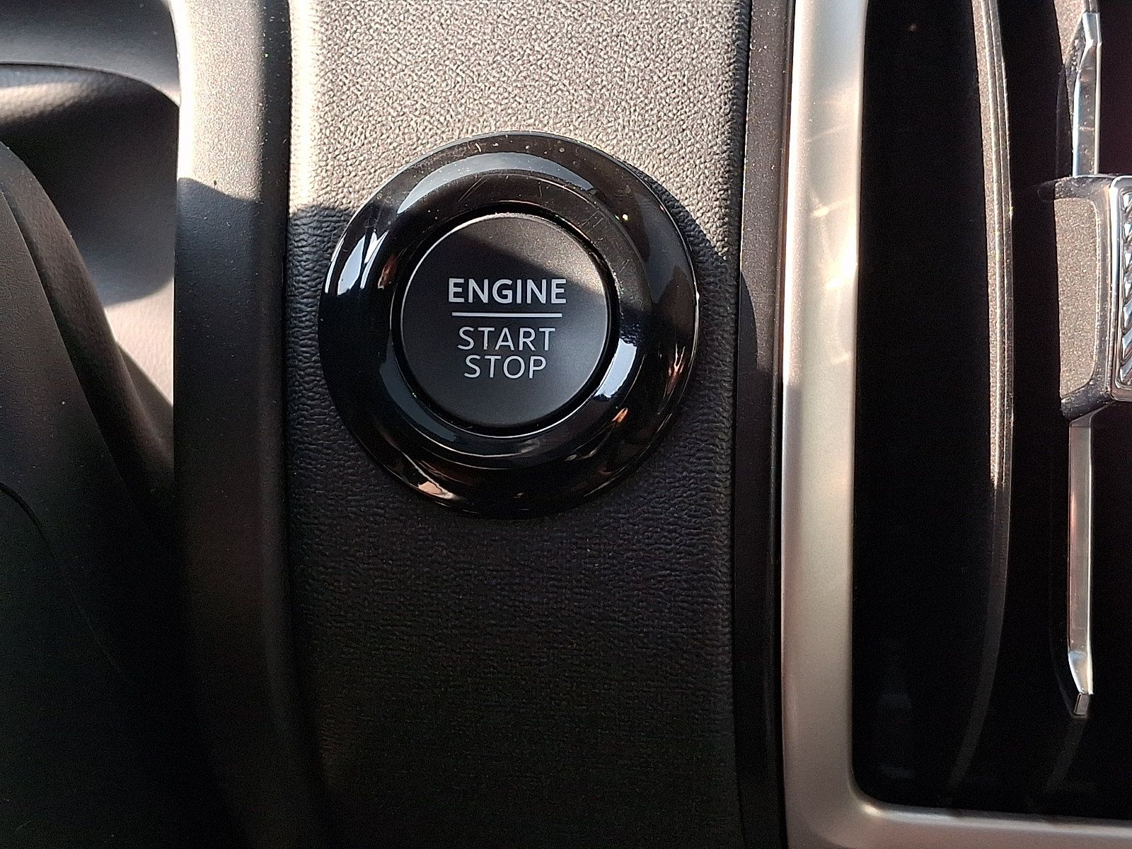 Certified 2025 Ford Expedition Active AWD/4WD image 28