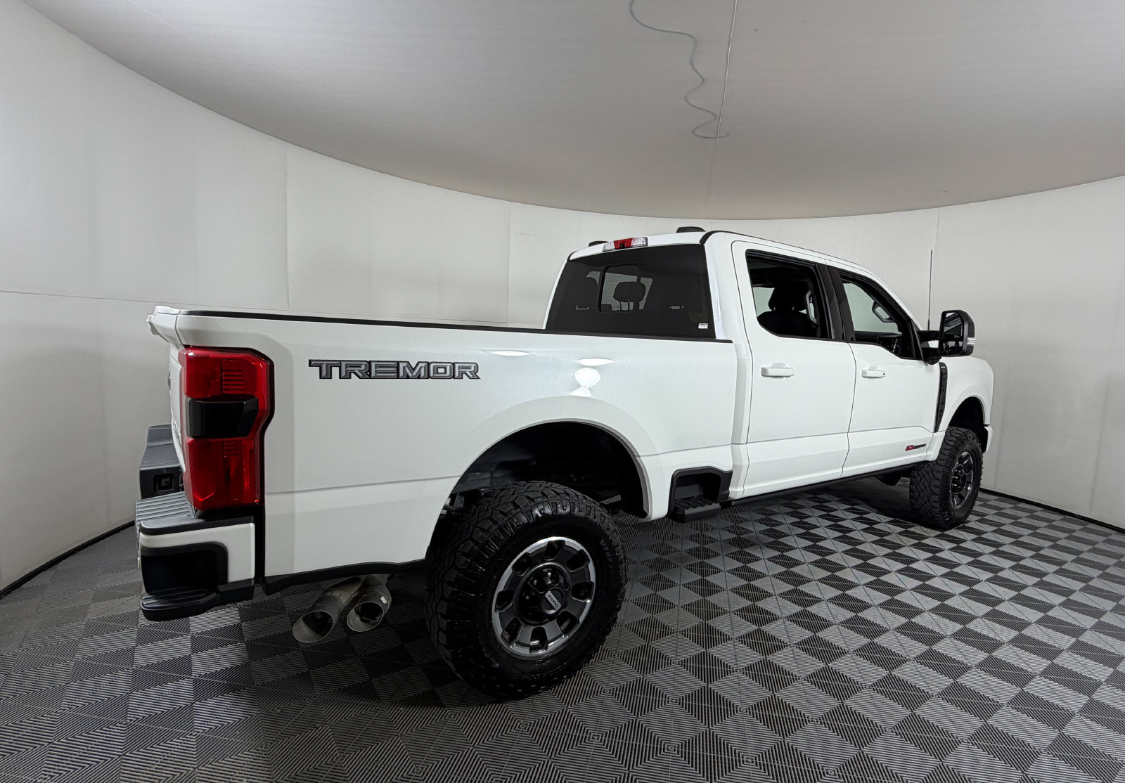 Certified 2024 Ford F250 Lariat w/ Lariat Ultimate Package AWD/4WD image 4