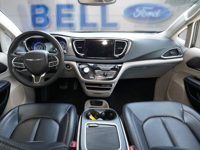 Used 2023 Chrysler Pacifica Touring-L FWD image 24