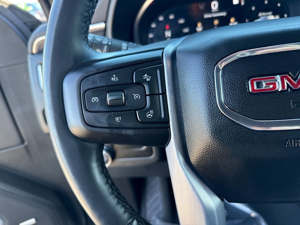 Used 2023 GMC Yukon SLT w/ SLT Luxury Package image 17