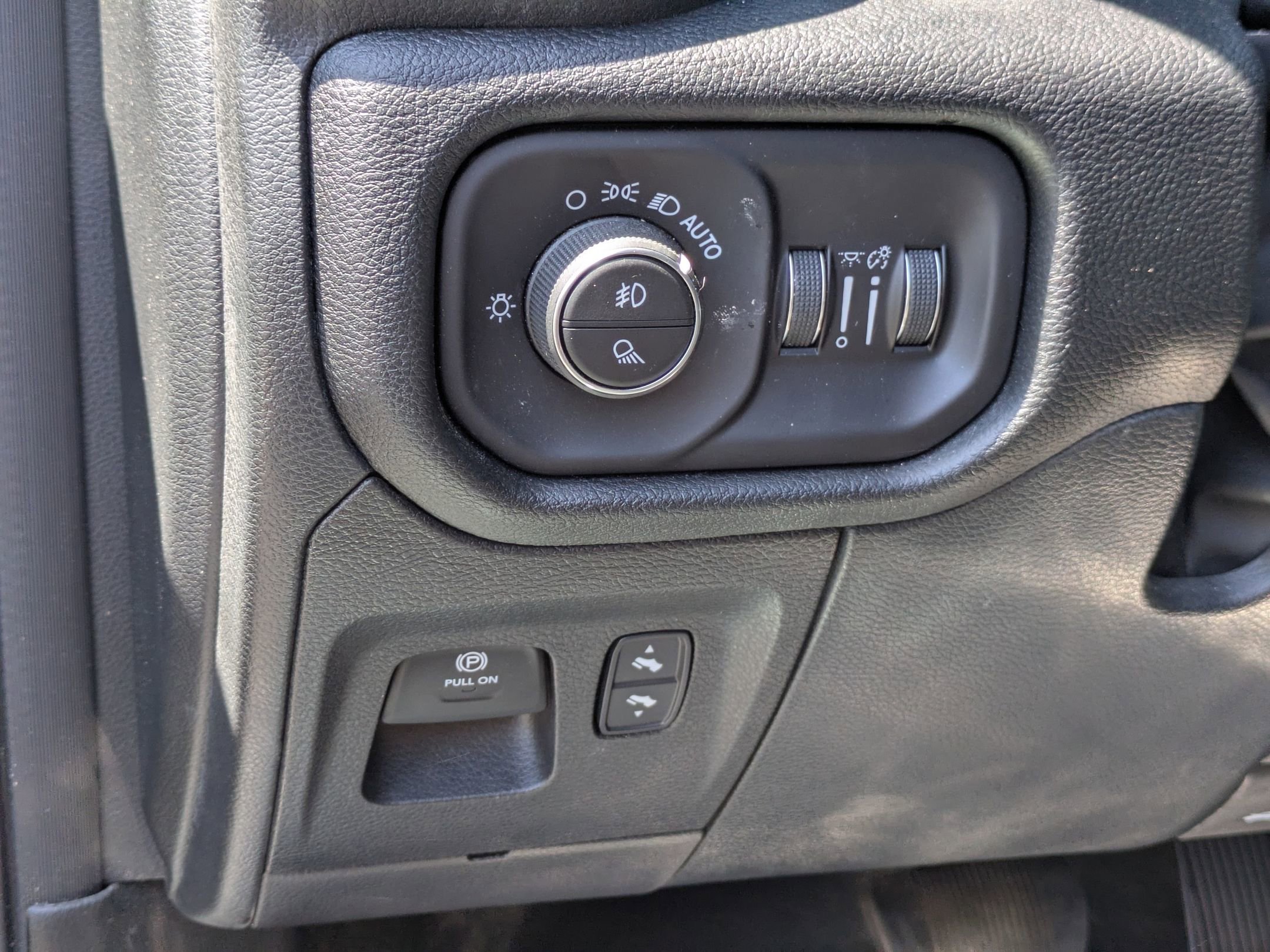 Used 2022 RAM 1500 Laramie w/ Sport Appearance Package AWD/4WD image 14