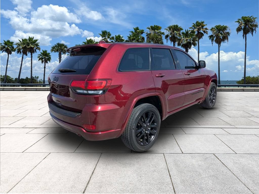 Used 2022 Jeep Grand Cherokee Laredo X RWD image 3