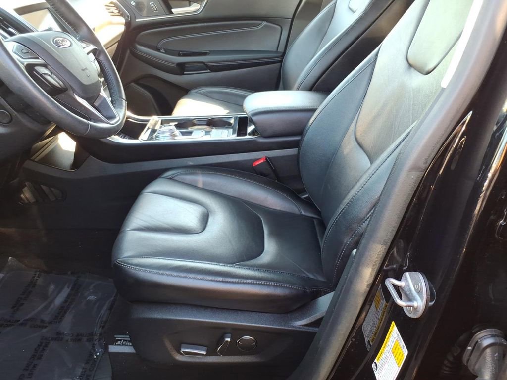 Certified 2019 Ford Edge Titanium w/ Cold Weather Package AWD/4WD image 13