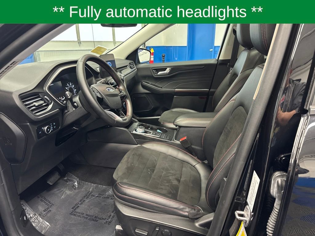 Certified 2022 Ford Escape SEL w/ SEL Stealth AWD Package image 9