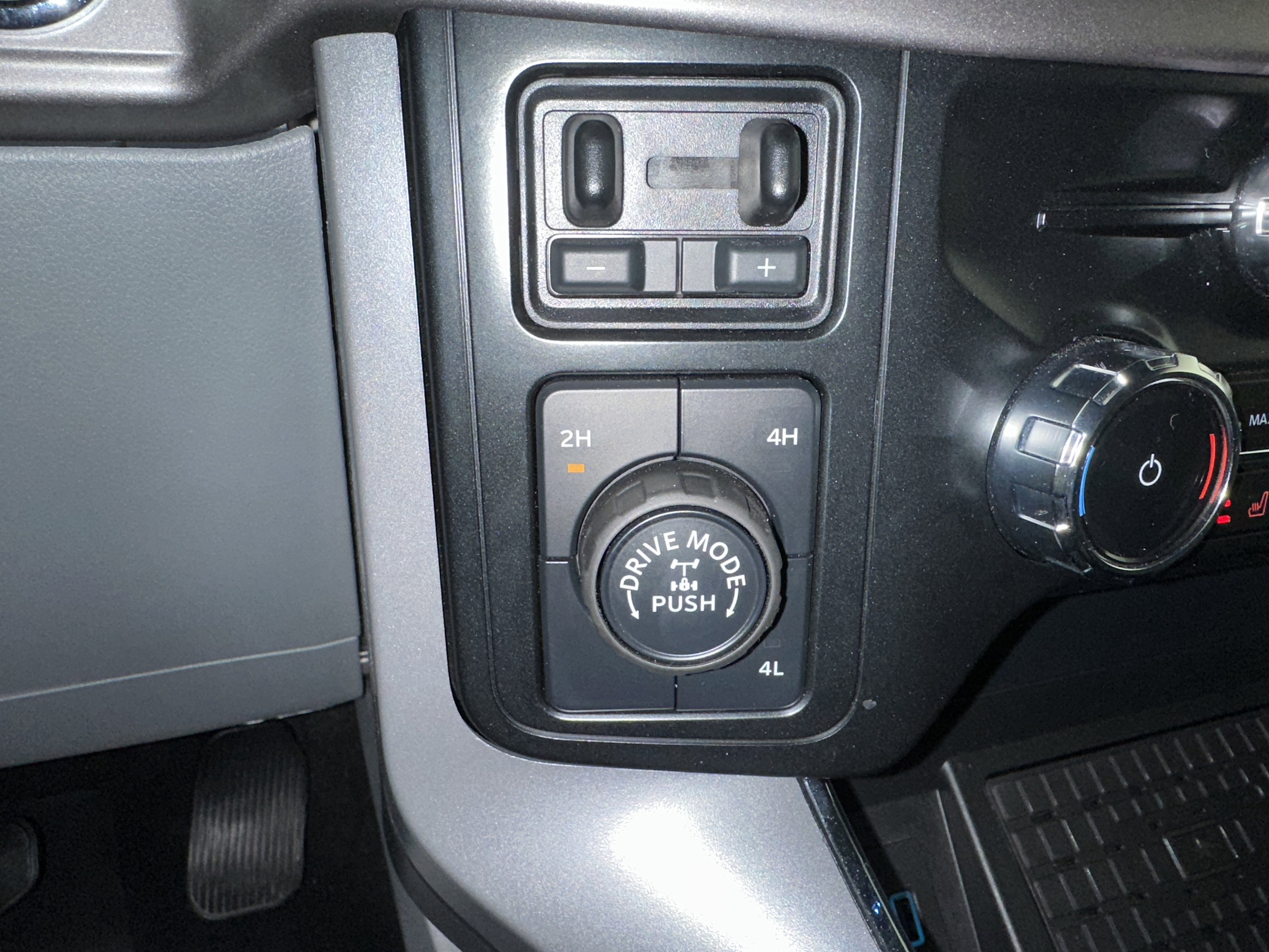 Certified 2024 Ford F150 XLT w/ Equipment Group 302A MID image 22