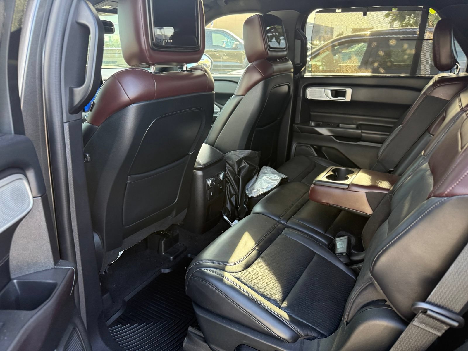 Certified 2020 Ford Explorer Platinum w/ Premium Technology Package AWD/4WD image 4