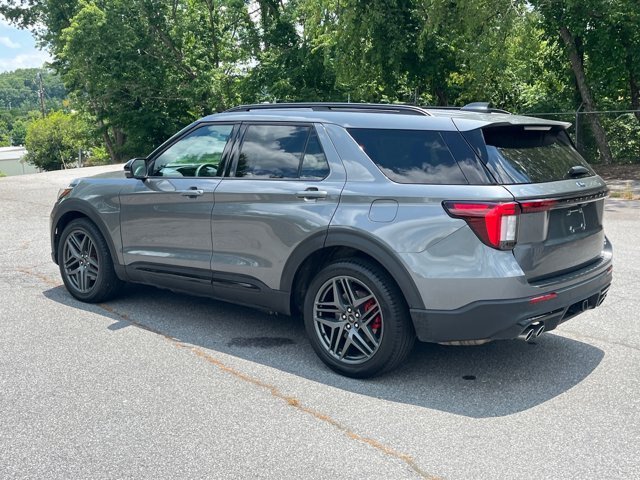 Certified 2025 Ford Explorer ST AWD/4WD image 4