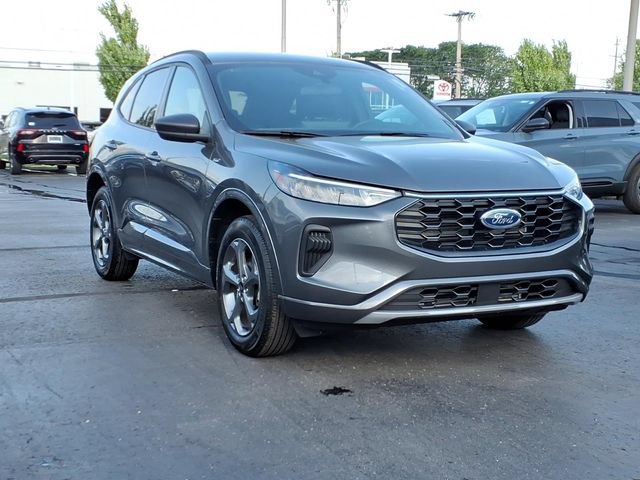 Certified 2024 Ford Escape ST-Line w/ Tech Pack #1 AWD/4WD image 3