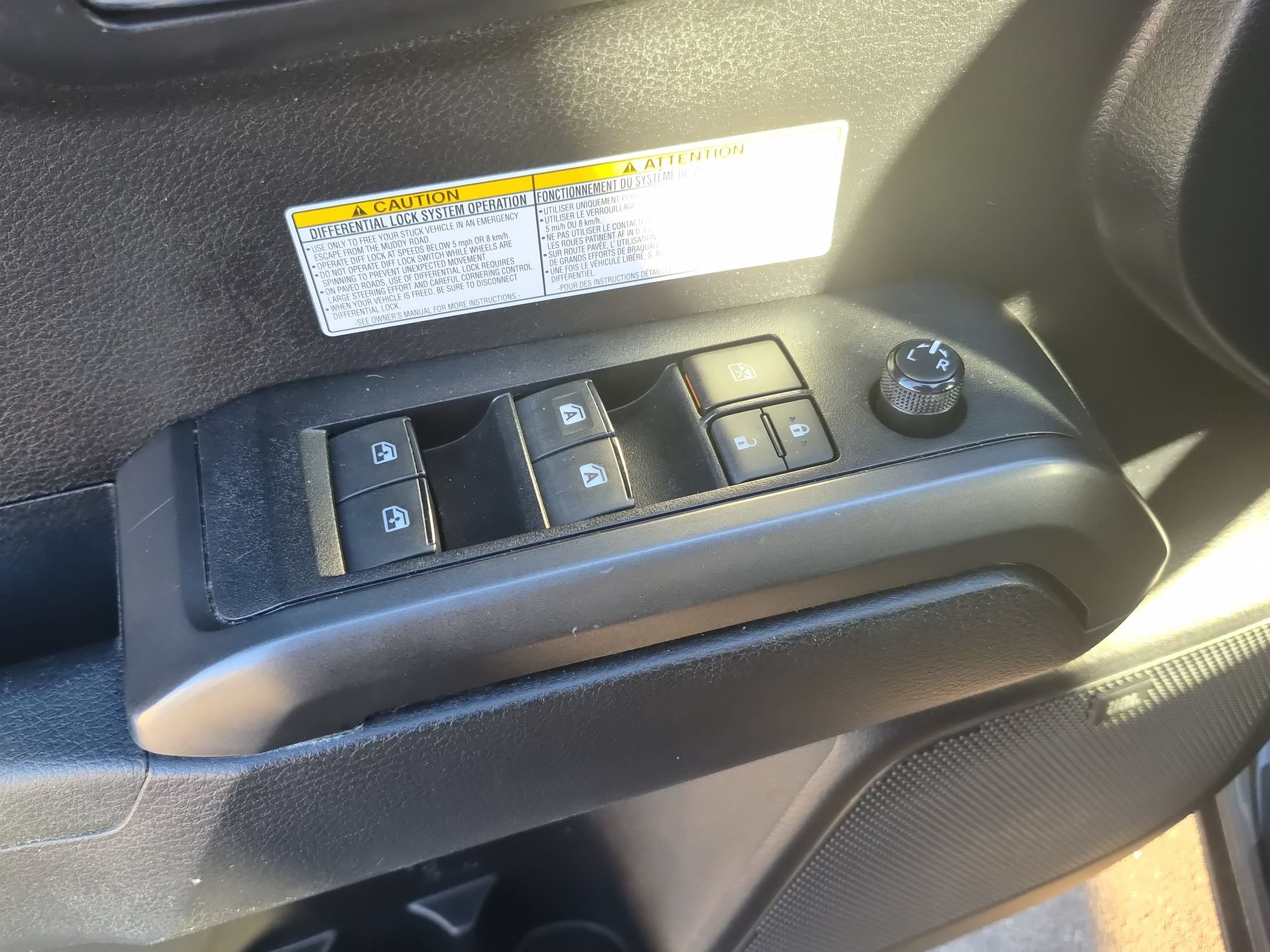 Used 2020 Toyota Tacoma TRD Off-Road w/ TRD Premium Off Road Package AWD/4WD image 14