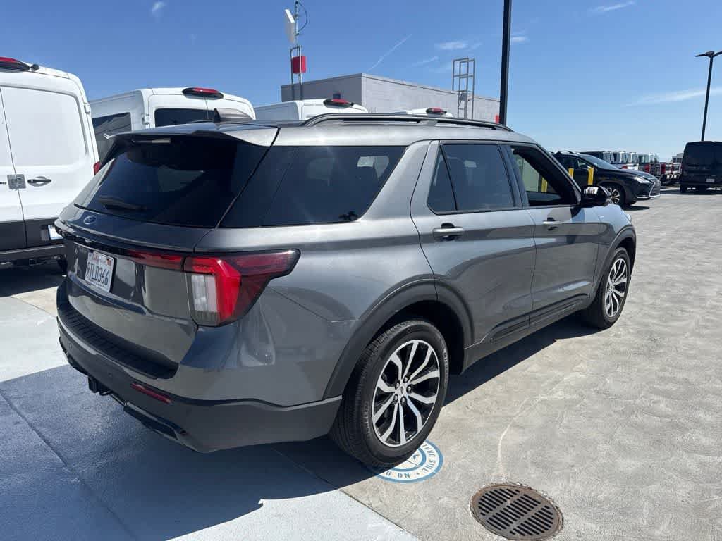 Certified 2025 Ford Explorer ST-Line RWD image 5