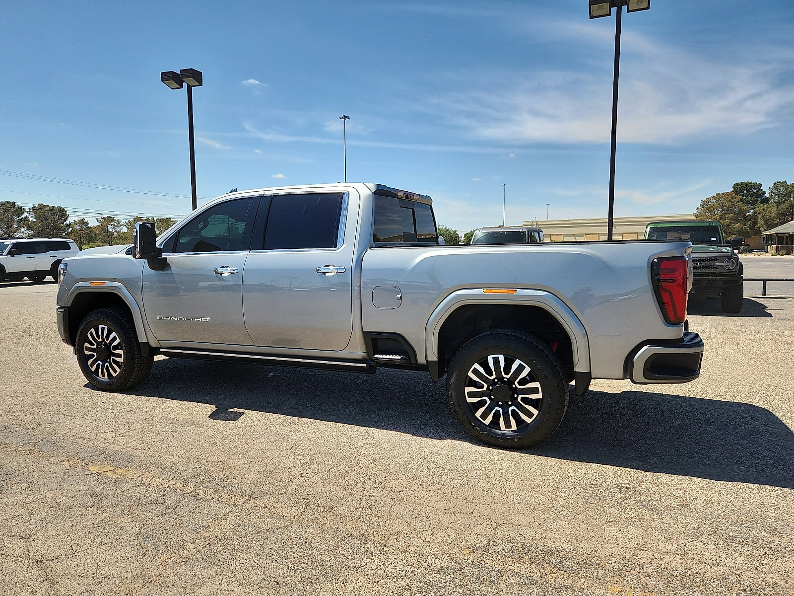 Used 2024 GMC Sierra 2500 Denali Ultimate image 2