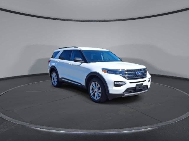 Certified 2023 Ford Explorer XLT w/ Equipment Group 202A AWD/4WD image 2