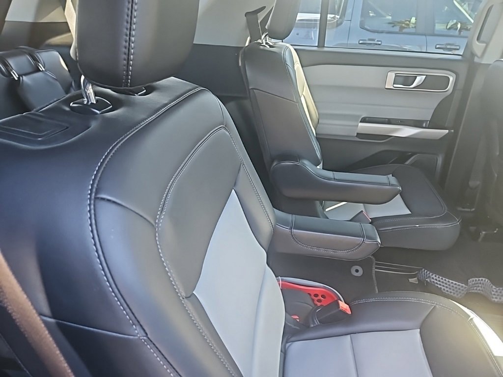 Certified 2024 Ford Explorer XLT w/ Equipment Group 202A image 4