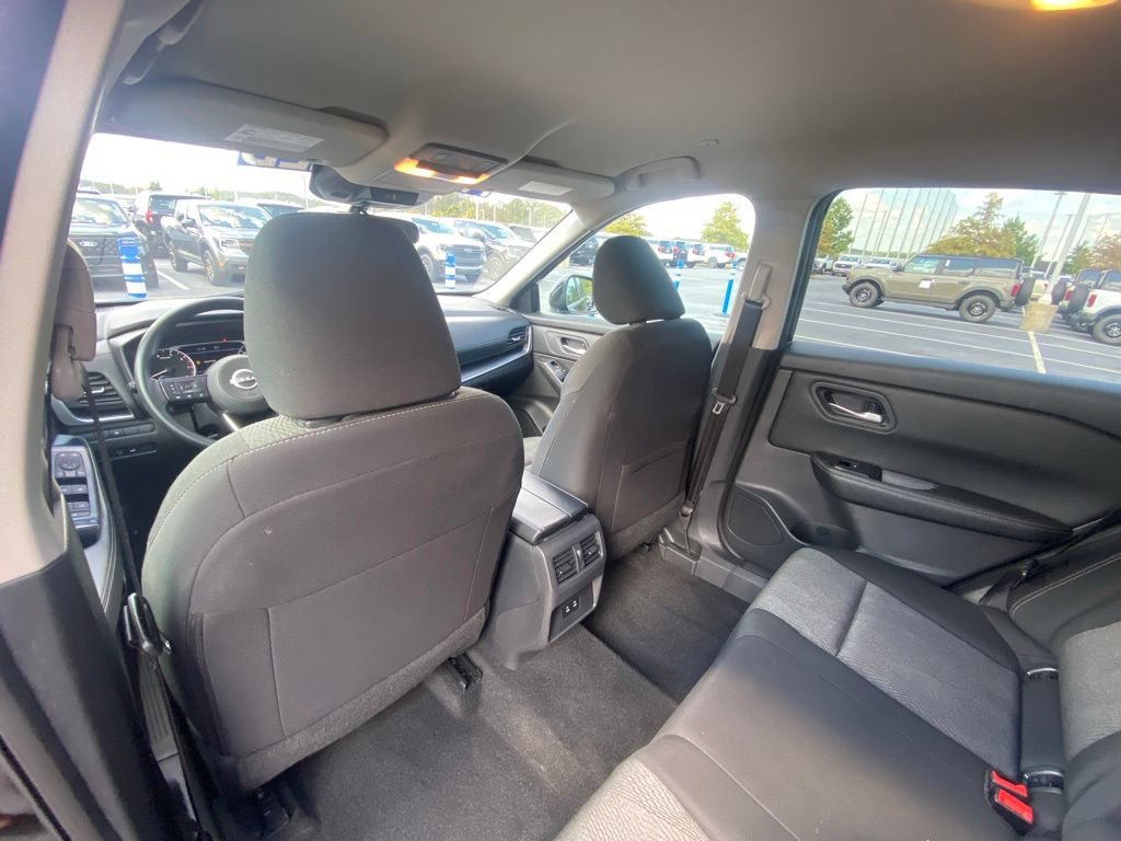 Used 2024 Nissan Rogue SV AWD/4WD image 21