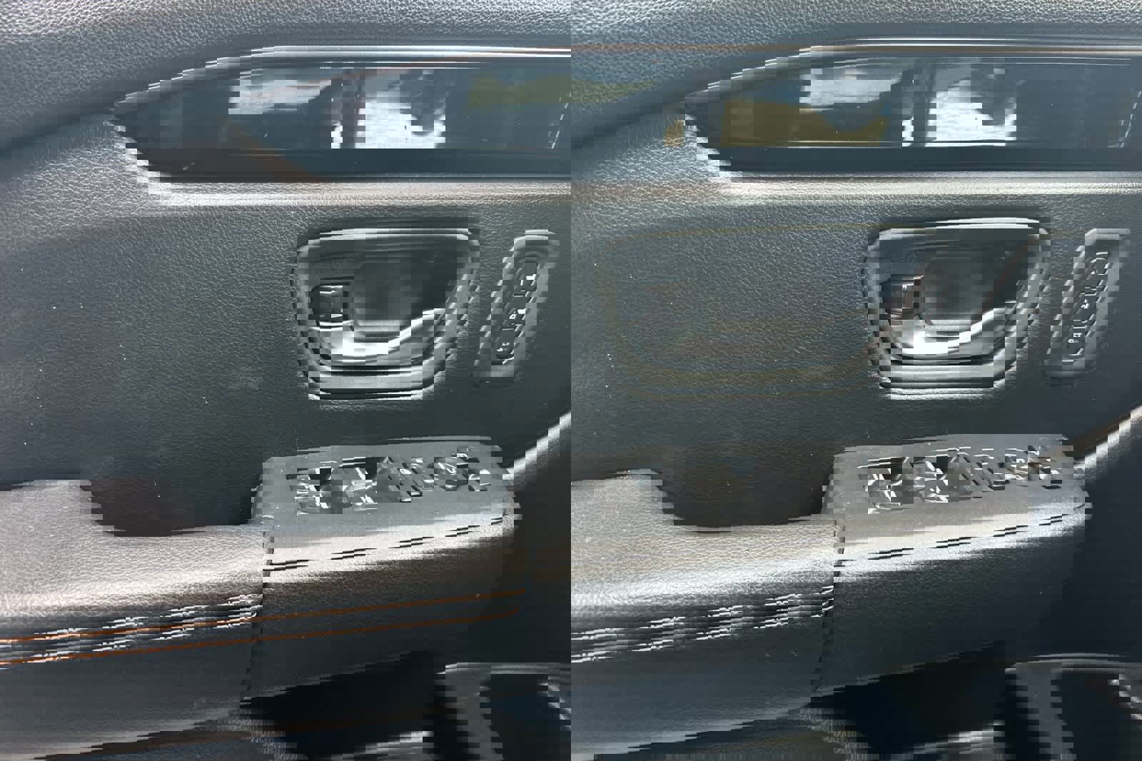 Used 2023 Honda Pilot TrailSport image 12