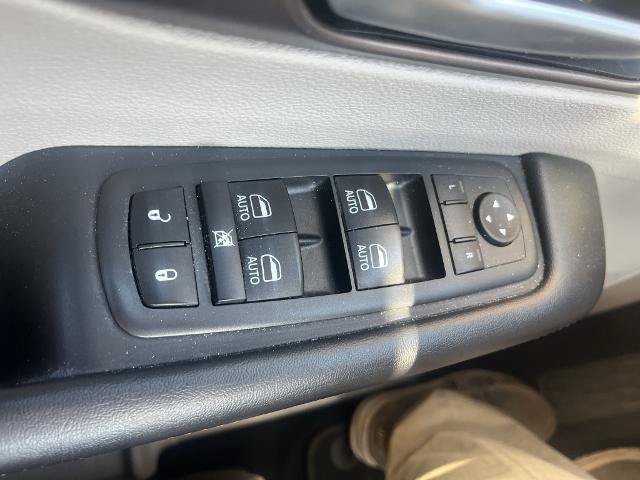 Used 2017 Chrysler Pacifica Touring-L Plus FWD image 31