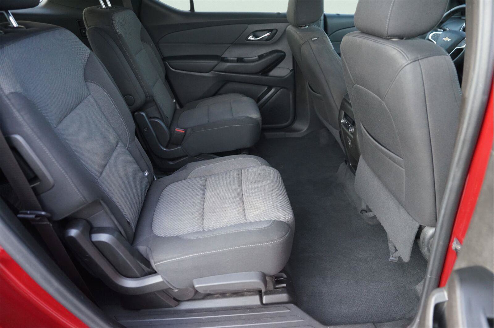 Used 2023 Chevrolet Traverse LT FWD image 17