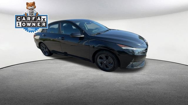 Used 2023 Hyundai Elantra SEL FWD image 2