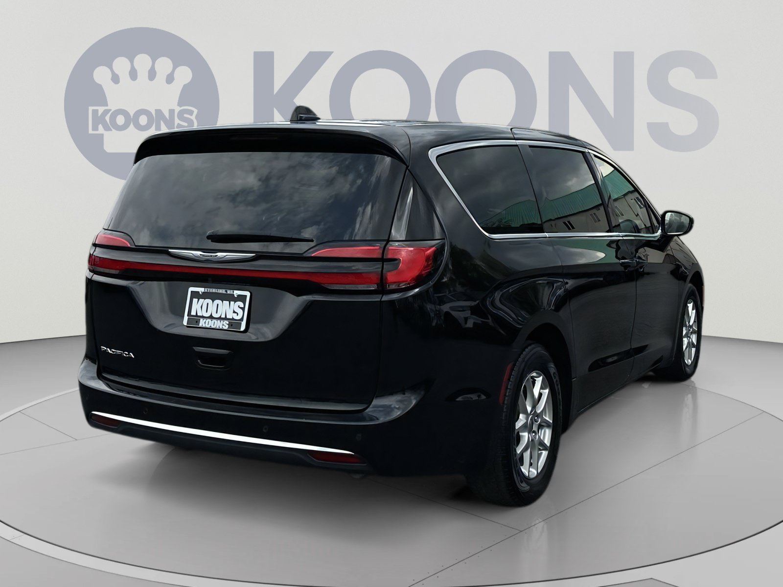 Used 2024 Chrysler Pacifica Touring-L FWD image 11